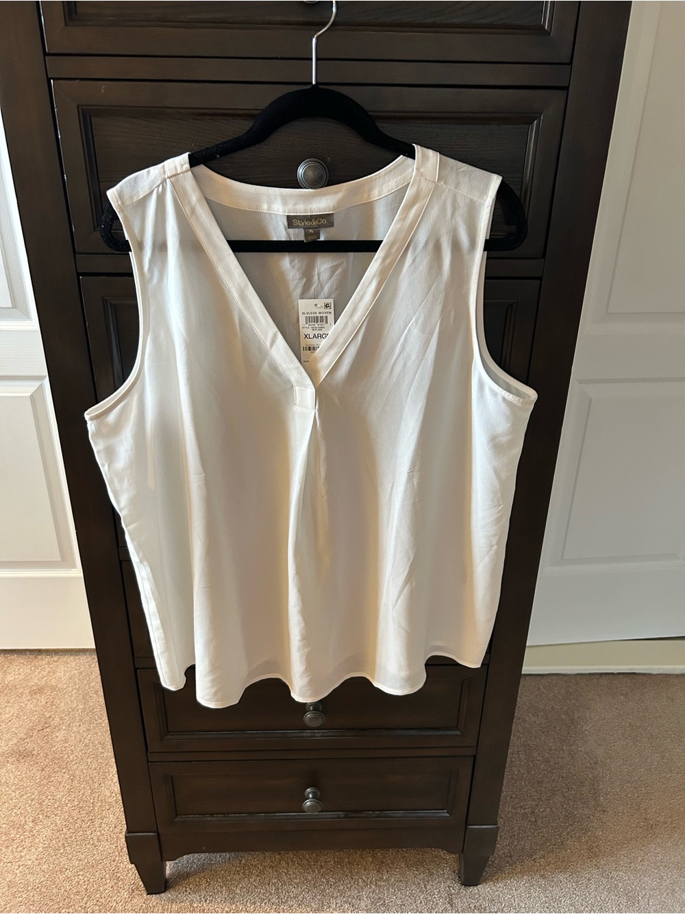NWT Style & Co. Cream V-Neck Sleeveless Women's Top Blouse XL